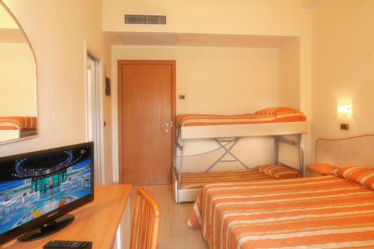 Hotel Elisir リミニ エクステリア 写真