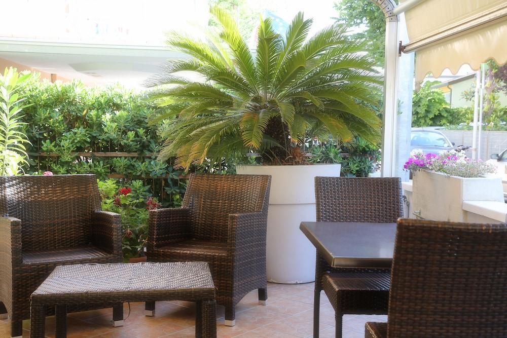 Hotel Elisir リミニ エクステリア 写真