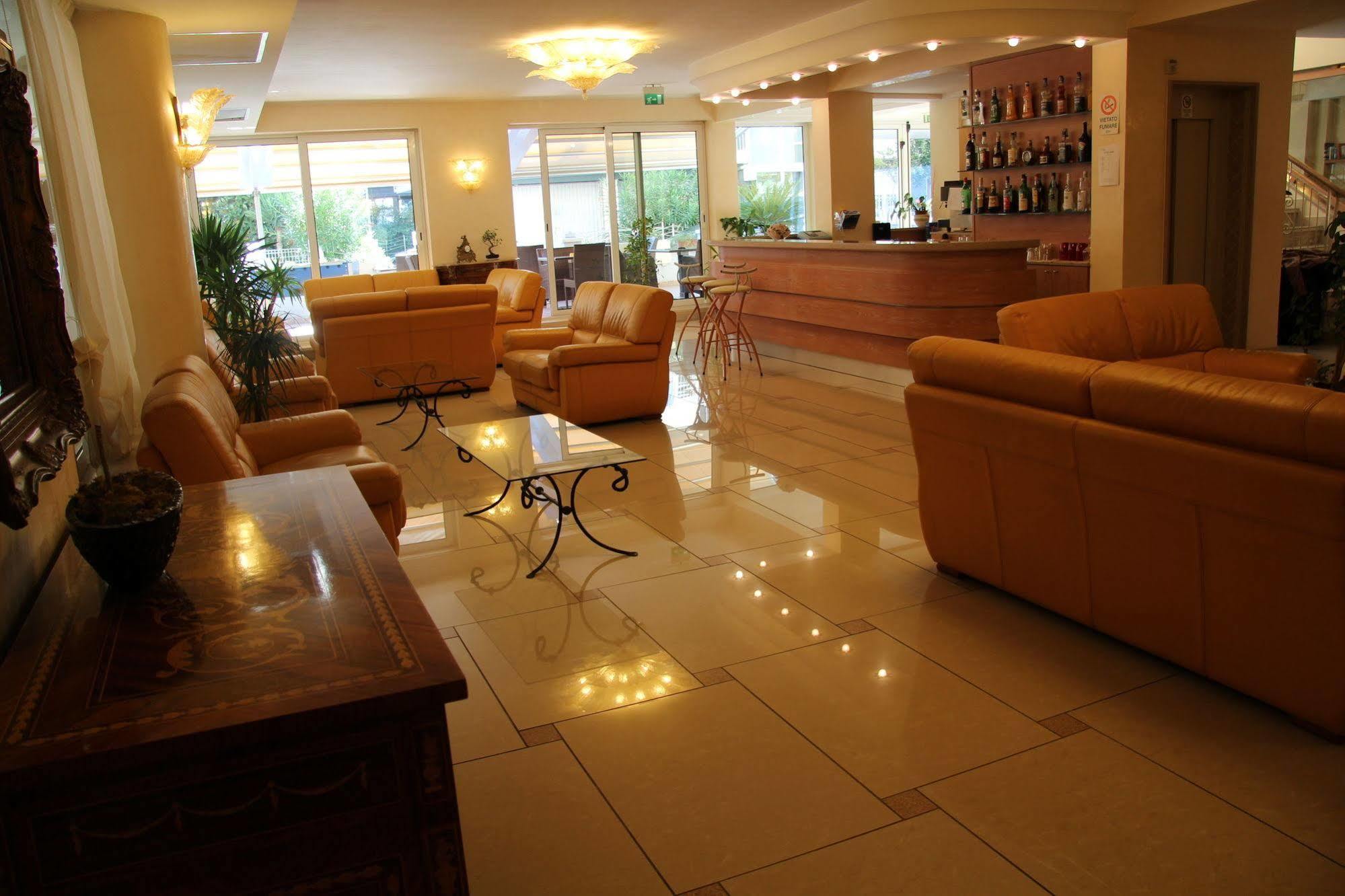 Hotel Elisir リミニ エクステリア 写真