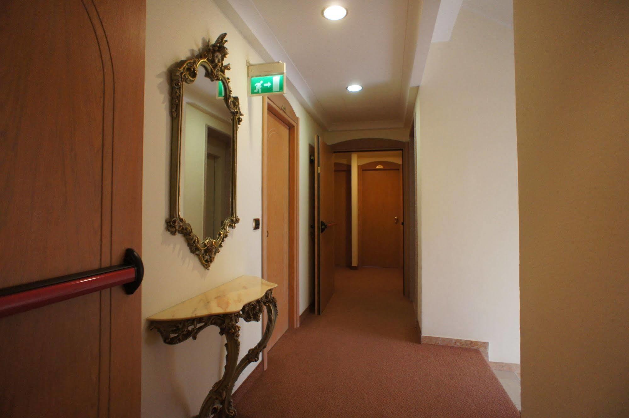 Hotel Elisir リミニ エクステリア 写真