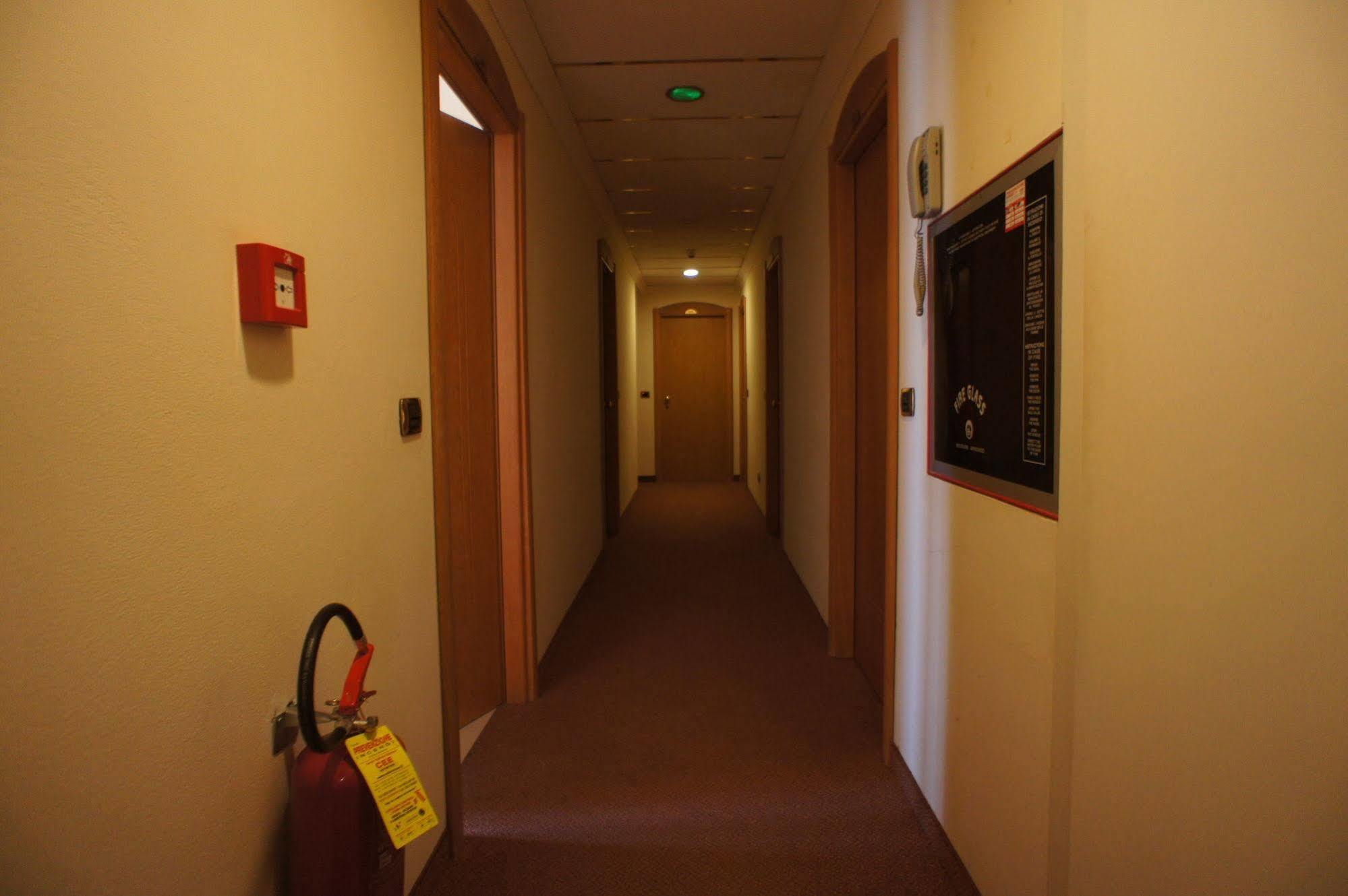 Hotel Elisir リミニ エクステリア 写真